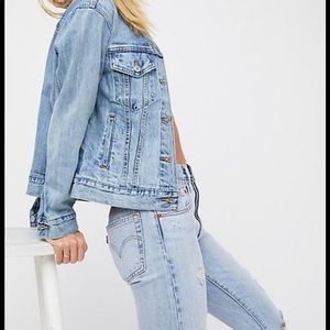 COPY - Levi’s ex boyfriend trucker jacket
